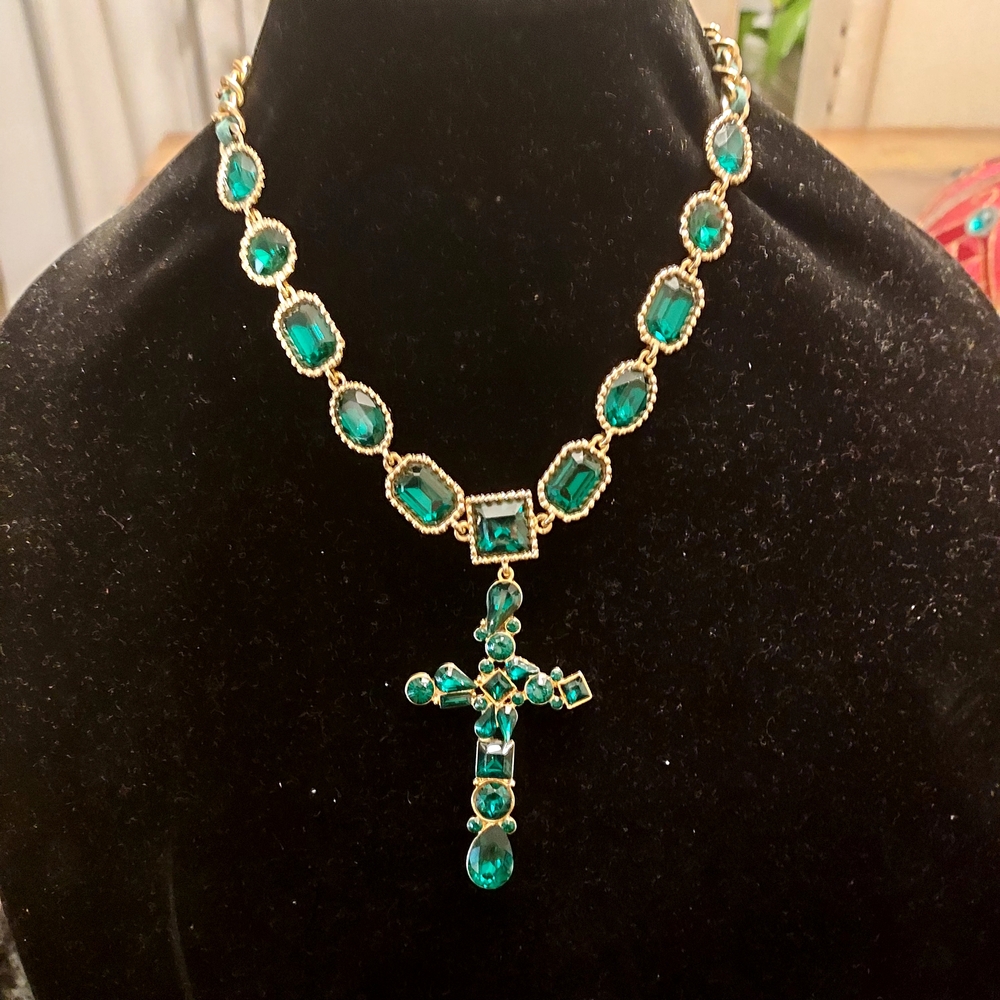 Elegant Green Gemstone Necklace
